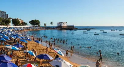 Homem armado com faca mant�m mulher ref�m em bar de Salvador e � preso