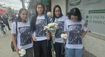 Justi�a na ca�a: pizzaiolo de 26 anos � velado ap�s ser morto a tiro pela Pol�cia Militar em Niter�i