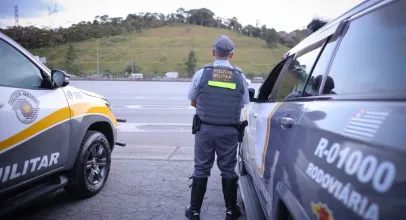 Pol�cia encontra 2 toneladas de maconha e perfumes ilegais escondidos em caminh�o no interior de SP