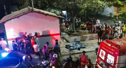 Ataque a tiros deixa dois mortos e um ferido em pra�a p�blica de Jequi�