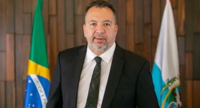 Ex-prefeito � preso por suspeita de comandar esquema de lavagem de R$ 7,6 bilh�es