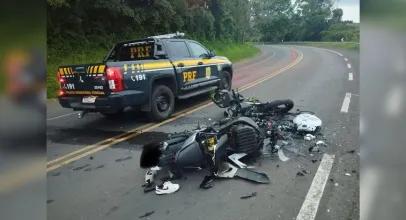 Colis�o fatal entre motos na divisa de Morro Reuter e Picada Caf� mata duas pessoas