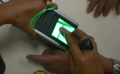 INSS alerta: golpe usa biometria falsa para roubar dados e dinheiro de aposentados