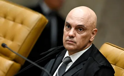 Moraes pede � PGR parecer sobre visita de Fl�vio a Bolsonaro
