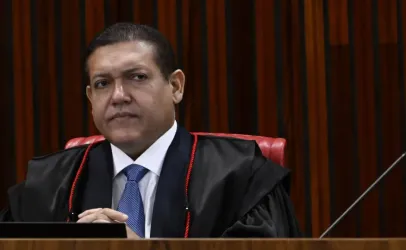 Ministro do TSE bloqueia grupo de WhatsApp de Janones e avisa que Lula pode responder por desinforma��o