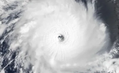 Monstro do mar: Tempestade monstruosa com ventos de 300 km/h amea�a Taiwan e China