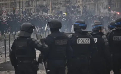 Fran�a registra mais de 1.300 pris�es ap�s violentas manifesta��es no s�bado