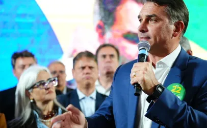 STF corrige informa��o e nega que Pol�cia Federal tenha feito buscas na casa de Fl�vio Bolsonaro