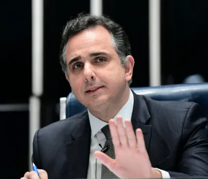 Pacheco vai ajudar Lula e Alcolumbre a conversar em meio a briga