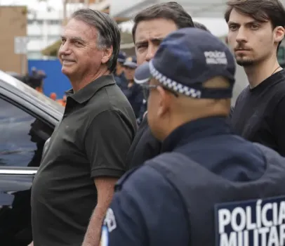 Defesa de Bolsonaro pede para Moraes ignorar falta grave por arma e manter pris�o em casa