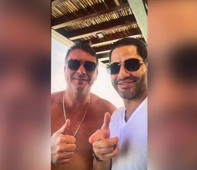 Fl�vio Bolsonaro aparece em foto com 'Sic�rio' de Vorcaro