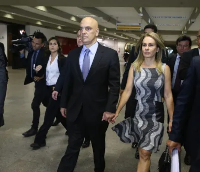 Justi�a de SP rejeita processo contra senador por falas sobre fam�lia de Moraes