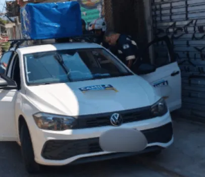 Homem � morto a tiros dentro de carro de campanha em Itapevi