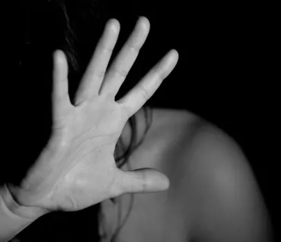 Homem confessa ter dopado e violado a mulher por 20 anos
