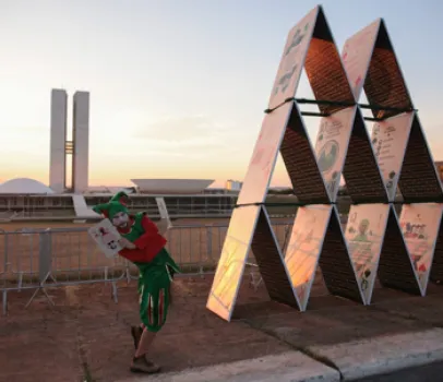 Greenpe�a monta castelo de cartas no Congresso para incentivar voto no Senado em 2026