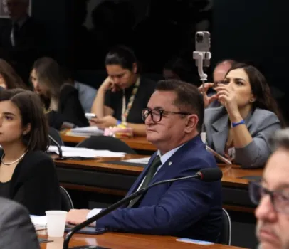 Deputado prop�e lei para impedir parentes de assumirem senado como suplentes