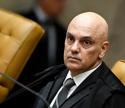Moraes pede � PGR parecer sobre visita de Fl�vio a Bolsonaro