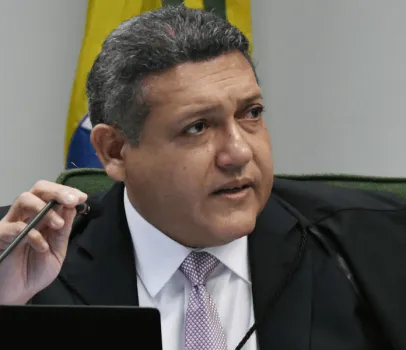 Justi�a Eleitoral derruba canal de Janones no WhatsApp para barrar fake news sobre Fl�vio Bolsonaro