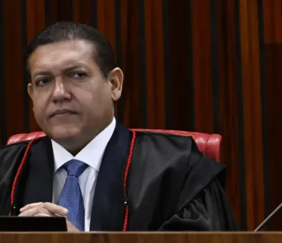 Ministro do TSE bloqueia grupo de WhatsApp de Janones e avisa que Lula pode responder por desinforma��o