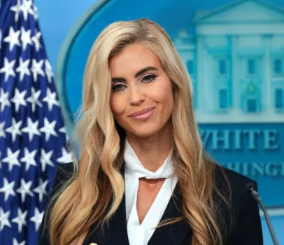 Secret�ria de Imprensa de Trump gera confus�o ao dizer que fez exame da advocacia na China