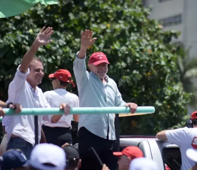 Lula brinca sobre 'Ex�rcito de Lula' com 10,6 milh�es de apoiadores e alfineta Trump