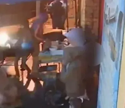 Rivais trocam tiros em churrasqueira fora de balada no Reino Unido e passam 18 anos na pris�o