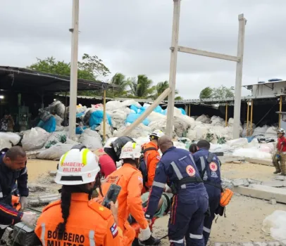 Desabamento de estrutura em f�brica de Salvador mata 2 e fere 3, aponta Defesa Civil