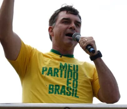 Fl�vio Bolsonaro foge para os EUA e se declara presidente em carta com erro no bras�o