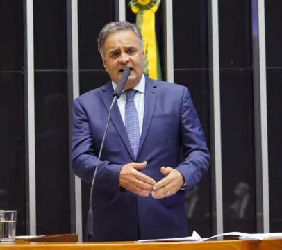 A�cio Neves assume que pode ser candidato � Presid�ncia