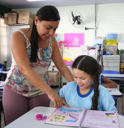 Sancionado piso salarial para professores da educa��o b�sica