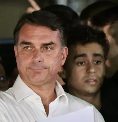 Itamaraty cobra explica��es da Argentina sobre sa�da de Fl�vio Bolsonaro