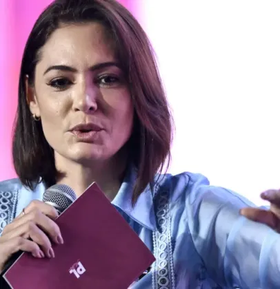 Michelle Bolsonaro chama Alexandre de Moraes de 'irm�o em Cristo' e comemora libera��o de cabeleireiro para o marido