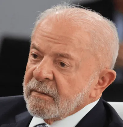 Lula diz que 'ningu�m nos vencer� mentindo' em artigo contra tarifas dos EUA