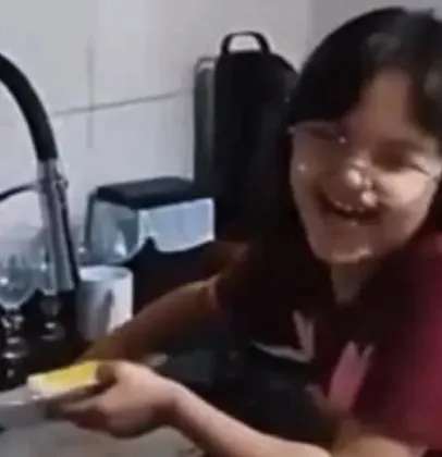 Menina ri sem parar por 3 horas e descobre problema de sa�de