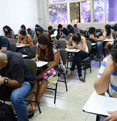 Provas do Encceja acontecem neste domingo em todo o Brasil