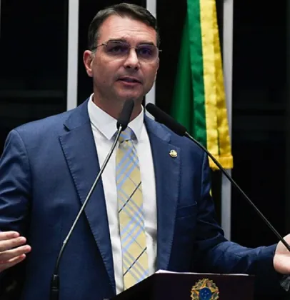 Fl�vio Bolsonaro exige sa�da de chefe da PF e chama de 'pau mandado' de Lula