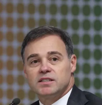 Ministro Mendon�a recusa abrir celular de banqueiro e diz que atrapalharia julgamento