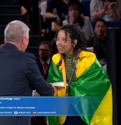 Jovem de Mato Grosso vence medalha de prata em campeonato mundial de costura na China