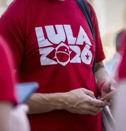 Lula vence na It�lia com mais da metade dos votos; Fl�vio Bolsonaro fica em segundo