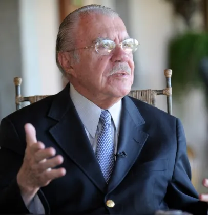 Jos� Sarney � internado na UTI ap�s cirurgia no abd�men