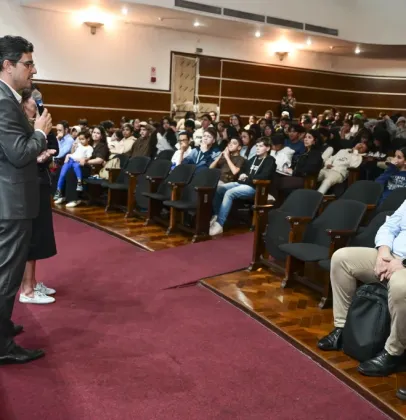 Teatro ensina �tica e combate � corrup��o para alunos da rede p�blica de SP