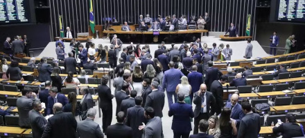 Congresso derruba vetos de Lula e volta a proibir 'saidinha' de presos, inclusive para visitar a famlia