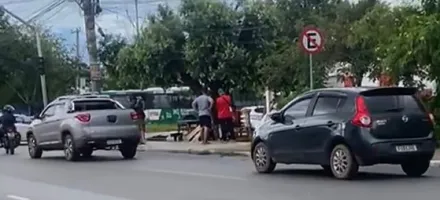 Homem � encontrado morto em frente a col�gio e choca moradores no CPA IV