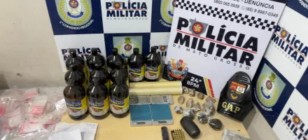 Pol�cia Militar prende suspeito por tr�fico de drogas no bairro Pedra 90