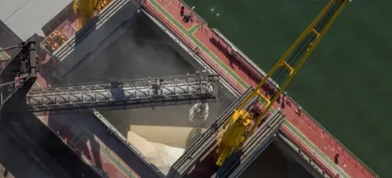 Brasil deve reduzir exporta��es de a��car com maior direcionamento da cana para etanol