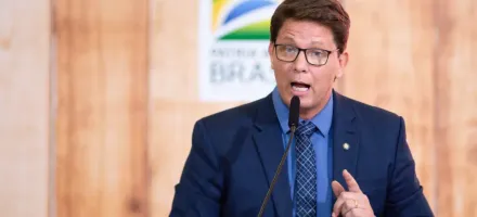 Deputado Mario Frias � internado na UTI ap�s dores abdominais