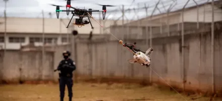 Drone � derrubado ao tentar levar ferramentas para pres�dio