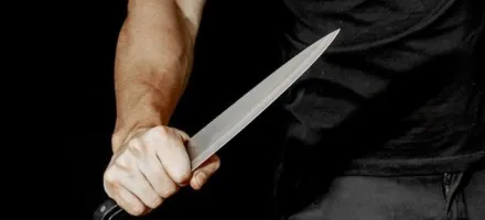Homem amea�a esposa e enteadas com faca durante briga e acaba preso