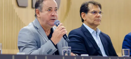 Dr. Eug�nio articula entrega de notebooks a 75 munic�pios com menores IDH de Mato Grosso