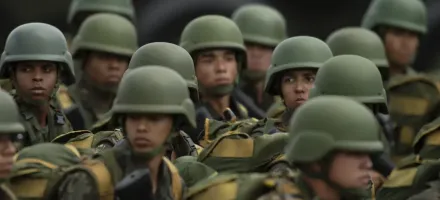 Senadores aprovam MP que aumenta vencimento de militares